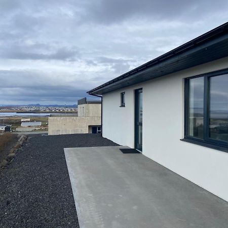 4 Person Room With Private Entrance And Bathroom ケプラヴィーク エクステリア 写真