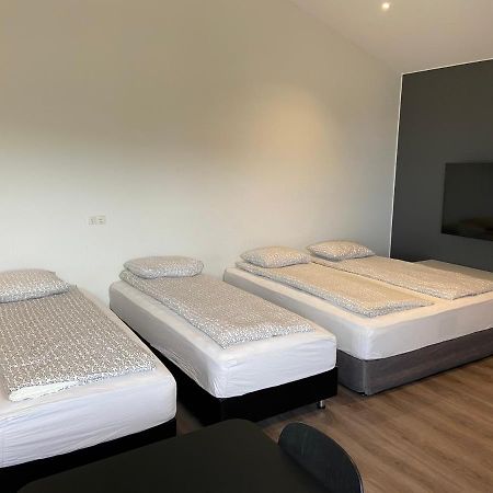 4 Person Room With Private Entrance And Bathroom ケプラヴィーク エクステリア 写真