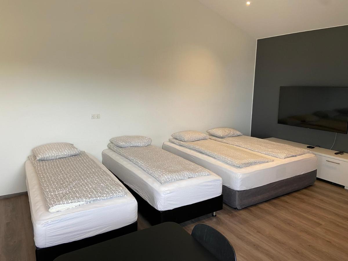 4 Person Room With Private Entrance And Bathroom ケプラヴィーク エクステリア 写真