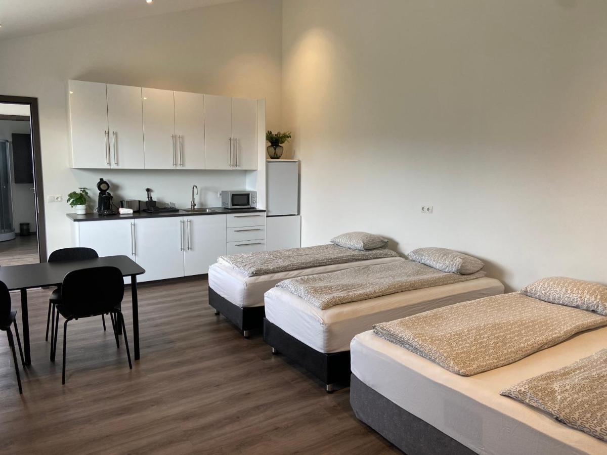 4 Person Room With Private Entrance And Bathroom ケプラヴィーク エクステリア 写真