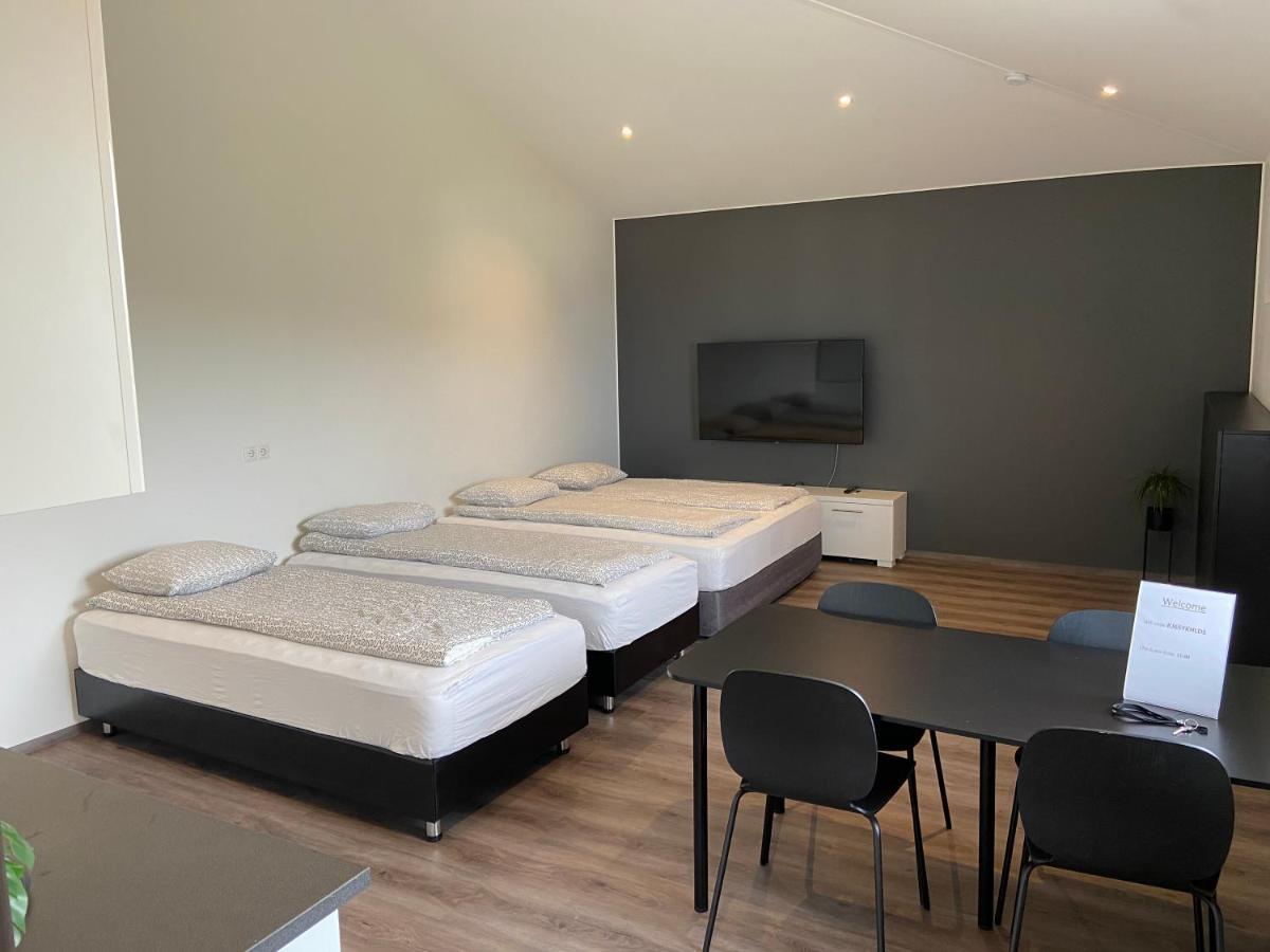4 Person Room With Private Entrance And Bathroom ケプラヴィーク エクステリア 写真